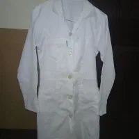 یک عدد روپوش سفید پزشکی