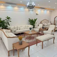 مبل مدل کویین همراه چستر میز عسلی