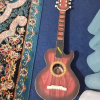 گیتار در حد نونو فقط کارتن ندارم