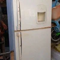 یخچال درحدنو
