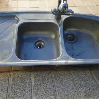 سینک تمیز با شیر