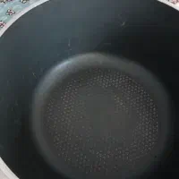 دوعدد دیگ یکی سرامیکی ودیگری دیسنی