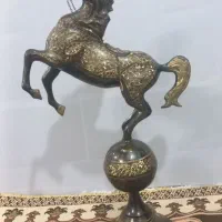 مجسمه اسب برنجی