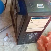 تعدادی ضبط فلش خور وکیس وکامپیوترو..