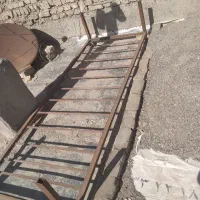تخت آهنی
