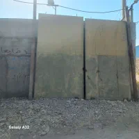 درب انبار ۴در۴/۵مترتمیزوسنگین حدود۸۰۰کیلو میباشد