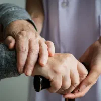 استخدام فوری پرستار سالمند خانم و آقا