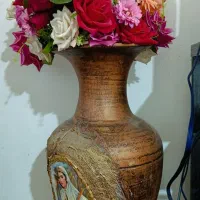 گلدان و گل کصنوعی