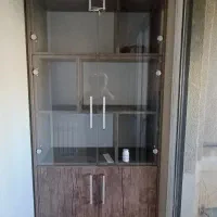 کتابخانه همراه با ۳طبقه جادار