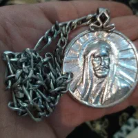 مدال و زنجیر نقره
