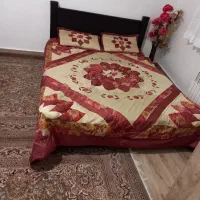 تختخواب ۲نفره چوبی سالم باتشک روتختی