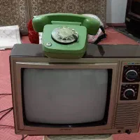 تلویزیون‌‌رنگی‌مدل‌شارپ‌قدیمی وگوشی‌تلفن‌قدیمی