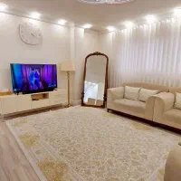 آینه قدی چوبی و میز تلویزیون