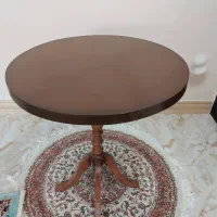 میز گرد در حد نو بسیار سالم