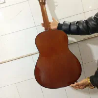 گیتار کلاسیک با رنگ قهوه ای شیک