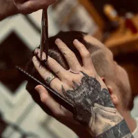 اصلاح موی مردانه با قیمت ویژه مشتریان جدید
