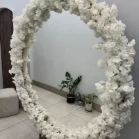 آیینه گل‌آرایی شده