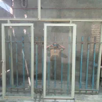 پنجره  اهنی سفت و محکم