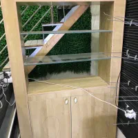 ویترین و کتابخانه