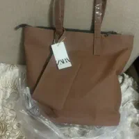 یک جفت کفش تابستانی سبک و راحت. و یک کیف