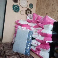 تعدادی بالش و تشک مسافرتی به فروش میرسد