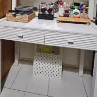 میز آرایش چوبی سفید با آینه