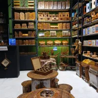 فروشنده خانم دکوریجات
