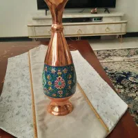 گلدان میناکاری ازبدنه مسی تشکیل شده سالم ونو