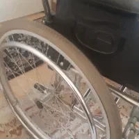 ویلچر در حد نو و یک عدد واکر سبک