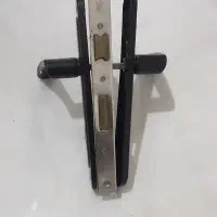 دستگیره در اتاق باقفل