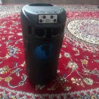 سلام فروش یک اسپیکربزرگ  باصدای خیلی خیلی بلند
