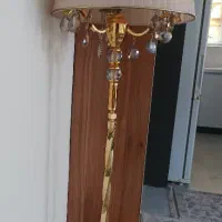 آباژور ایستاده