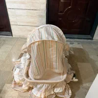 تخت کنار مادر