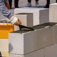 کارگرساختمانی هستم