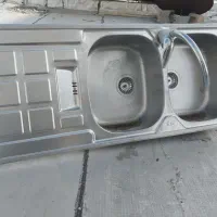 سه عدد سینک ظرفشویی و دوعدد روشویی