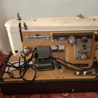 یک عدد چرخ خیاطی
