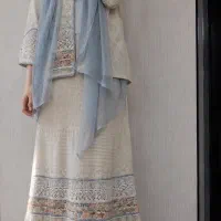 همه‌ی این لباسا فروشیه جزئیات رو بخونید.