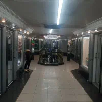 اجاره مغازه فقط یک مغازه خالی مانده که این است