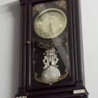 آیینه وساعت دیواری
