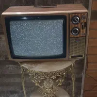 تلوزیون سامسونگ درحدنووتعدای تلوزیون سیاه سفیدو