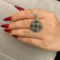 آویز سیاه قلم