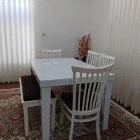 یک عددمیز۶نفربای۴ عددصندلی ونیکمت ۲نفره