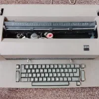 ماشین تایپ قدیمی برقی IBM