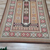 قالیچه. میز. ساعت. تابلو