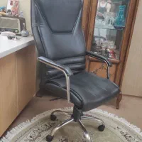 صندلی چرمی مدیریتی حرفه ای وراحت