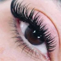 کاشت مژه در منزل زیر قیمت سالن با بهترین متریال