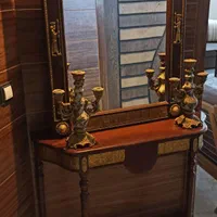 آیینه و کنسول و شمعدان