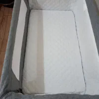 تخت کنار مادر