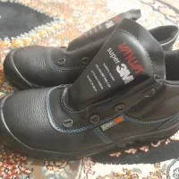 کفش کار نو و تمیز به سالیز ۴۳و ۴۴