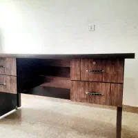میز چوبی در حد نو با چهار کشو